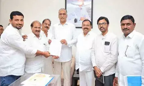 Harish Rao : రేవంత్.. మాట మార్చడమే మీ విధానమా? : హరీశ్ రావు Harish Rao : రేవంత్.. మాట మార్చడమే మీ విధానమా? : హరీశ్ రావు