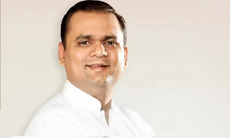 మహారాష్ట్ర అసెంబ్లీ స్పీకర్గా బీజేపీ అభ్యర్థి రాహుల్ నార్వేకర్ ఏకగ్రీవ ఎన్నిక.. మహారాష్ట్ర అసెంబ్లీ స్పీకర్గా బీజేపీ అభ్యర్థి రాహుల్ నార్వేకర్ ఏకగ్రీవ ఎన్నిక..