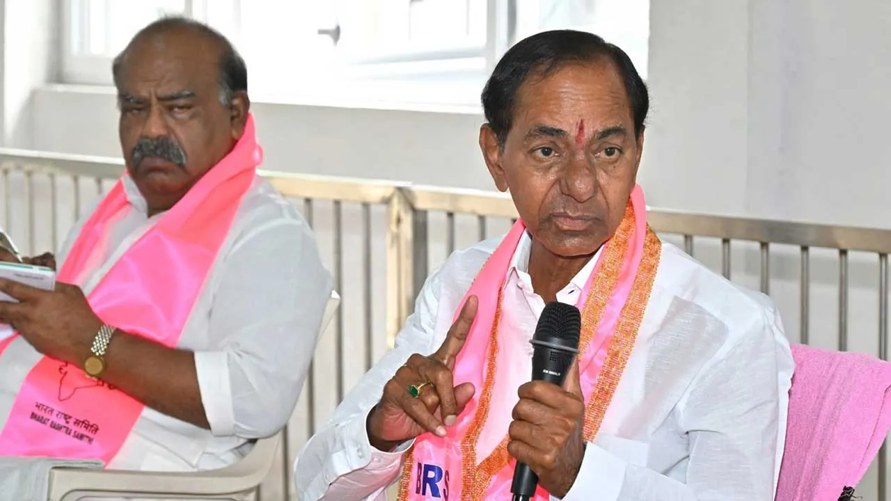 KCR : రాజకీయ స్వార్థం, కక్షతో కాంగ్రెస్ నేతలు పిచ్చిపనులు : కేసీఆర్ KCR : రాజకీయ స్వార్థం, కక్షతో కాంగ్రెస్ నేతలు పిచ్చిపనులు : కేసీఆర్