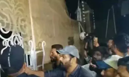 Manchu Manoj : గేట్లు బద్దలు కొట్టి లోపలికి మనోజ్ ఎంట్రీ..