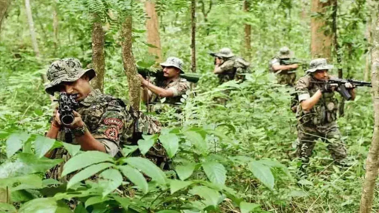 Chhattisgarh: ఛత్తీస్గఢ్లో భారీ ఎన్కౌంటర్.. Chhattisgarh: ఛత్తీస్గఢ్లో భారీ ఎన్కౌంటర్..