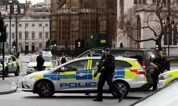 యూకేలో రోడ్డు ప్రమాదం.. భారతీయ విద్యార్థి మృతి, నలుగురికి గాయాలు యూకేలో రోడ్డు ప్రమాదం.. భారతీయ విద్యార్థి మృతి, నలుగురికి గాయాలు