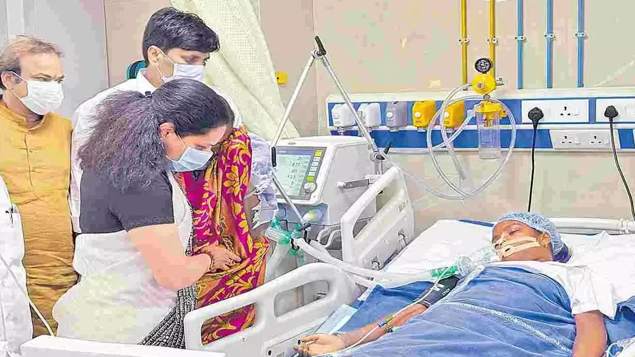 TG : విద్యార్థులకు ప్రభుత్వం హెల్తీ ఫుడ్ పెట్టడం లేదు : ఎమ్మెల్సీ కవిత TG : విద్యార్థులకు ప్రభుత్వం హెల్తీ ఫుడ్ పెట్టడం లేదు : ఎమ్మెల్సీ కవిత