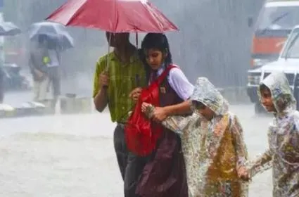 School Holidays: ఏపీలో పలు జిల్లాల్లో వర్షాలు..సెలవు ప్రకటన.. School Holidays: ఏపీలో పలు జిల్లాల్లో వర్షాలు..సెలవు ప్రకటన..