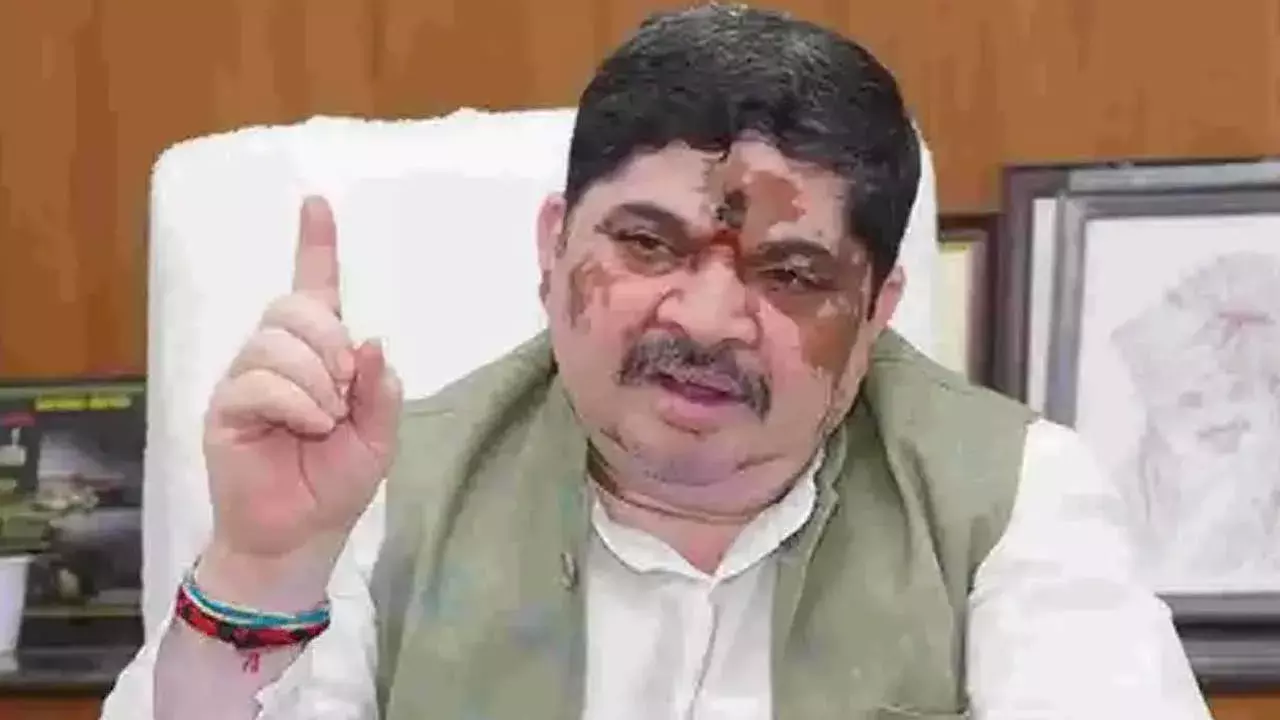 Minister Ponnam : జర్నలిస్టుపై మోహన్ బాబు దాడి సరికాదు : మంత్రి పొన్నం Minister Ponnam : జర్నలిస్టుపై మోహన్ బాబు దాడి సరికాదు : మంత్రి పొన్నం