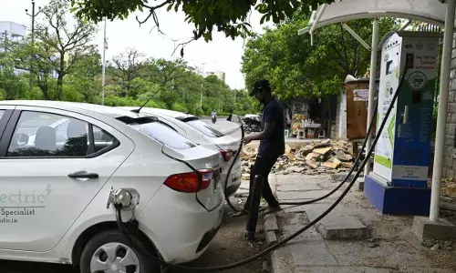 TG : పాన్ షాపులు ఇకనుంచి ఈవీ చార్జింగ్ పాయింట్లు TG : పాన్ షాపులు ఇకనుంచి ఈవీ చార్జింగ్ పాయింట్లు