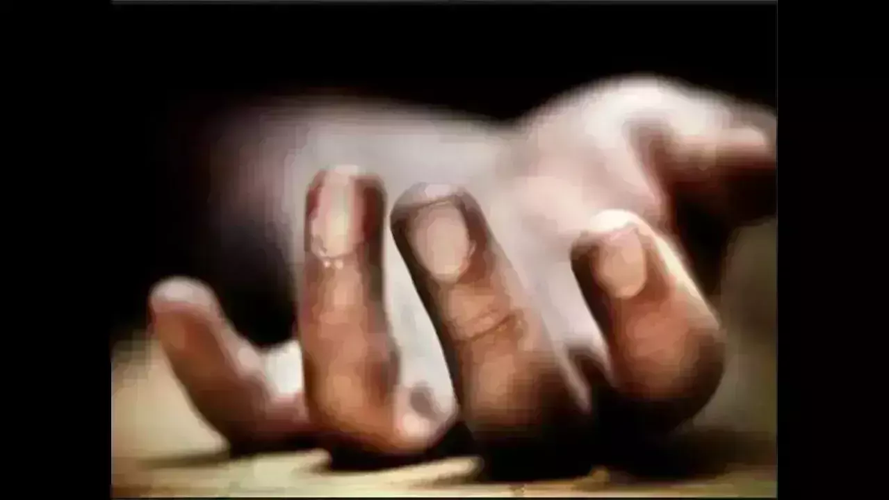 Kills Mother: తల్లిని చంపి 5 రోజులు శవంతోనే ఉన్న టీనేజర్ .. Kills Mother: తల్లిని చంపి 5 రోజులు శవంతోనే ఉన్న టీనేజర్ ..