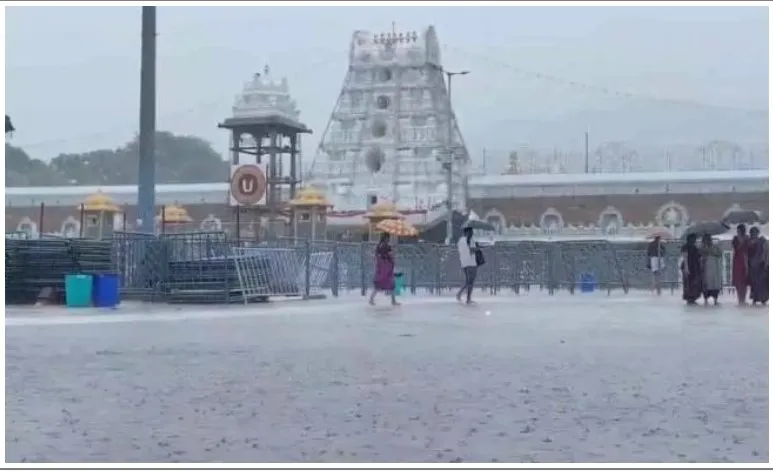 TTD: తిరుమలలో భారీ వర్షాలు.. టీటీడీ కీలక హెచ్చరిక TTD: తిరుమలలో భారీ వర్షాలు.. టీటీడీ కీలక హెచ్చరిక