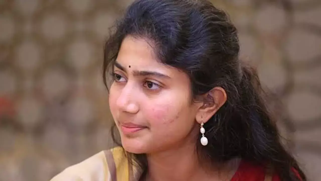 Sai Pallavi : ఎన్నోసార్లు మౌనంగా ఉన్నా .. భానుమతి వార్నింగ్ Sai Pallavi : ఎన్నోసార్లు మౌనంగా ఉన్నా .. భానుమతి వార్నింగ్