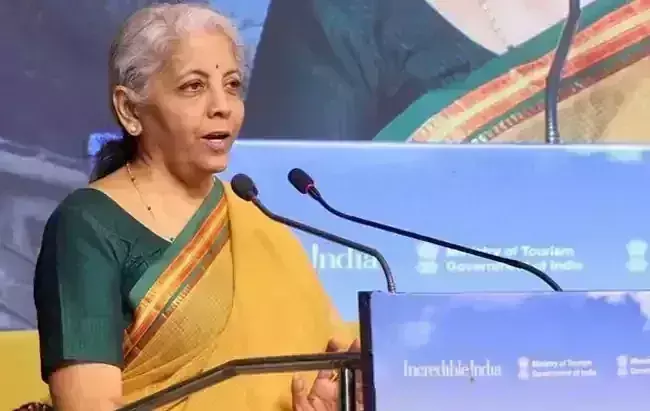 Nirmala Sitharaman: శక్తిమంతమైన మహిళగా  నిర్మలమ్మ..