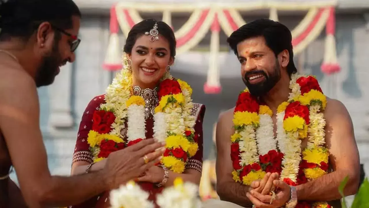 Keerthy Suresh : క్రిస్టియన్తో హిందూ సంప్రదాయం ప్రకారం కీర్తి సురేశ్ పెళ్లి Keerthy Suresh : క్రిస్టియన్తో హిందూ సంప్రదాయం ప్రకారం కీర్తి సురేశ్ పెళ్లి