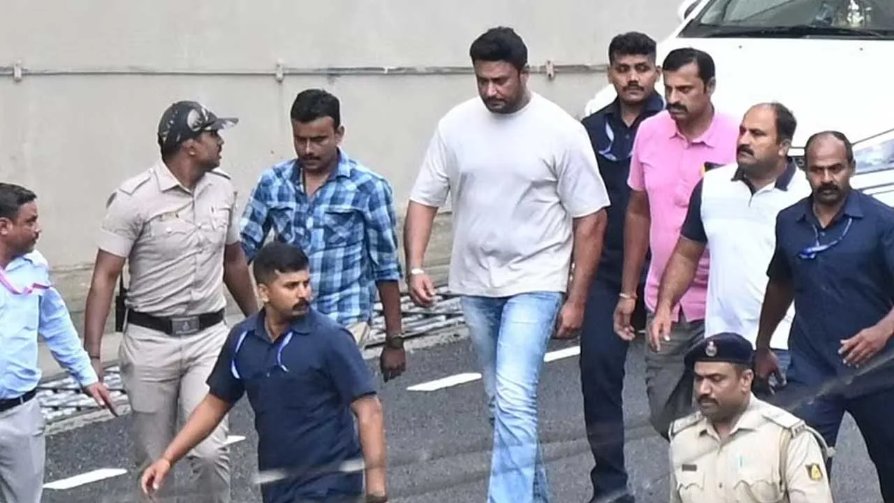 Kannada Actor Darshan : కన్నడ నటుడు దర్శన్ కు బెయిల్ Kannada Actor Darshan : కన్నడ నటుడు దర్శన్ కు బెయిల్