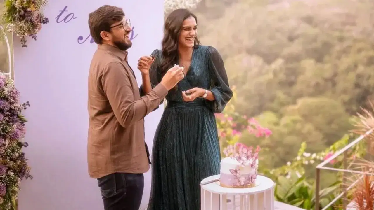 PV Sindhu : ఎంగేజ్మెంట్ చేసుకున్న సింధు.. ఇన్స్టాగ్రామ్లో ఫోటోలు PV Sindhu : ఎంగేజ్మెంట్ చేసుకున్న సింధు.. ఇన్స్టాగ్రామ్లో ఫోటోలు