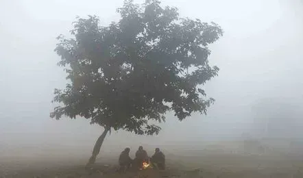 Hyderabad Weather: రికార్డు స్థాయిలో పడిపోయిన ఉష్ణోగ్రతలు.. Hyderabad Weather: రికార్డు స్థాయిలో పడిపోయిన ఉష్ణోగ్రతలు..