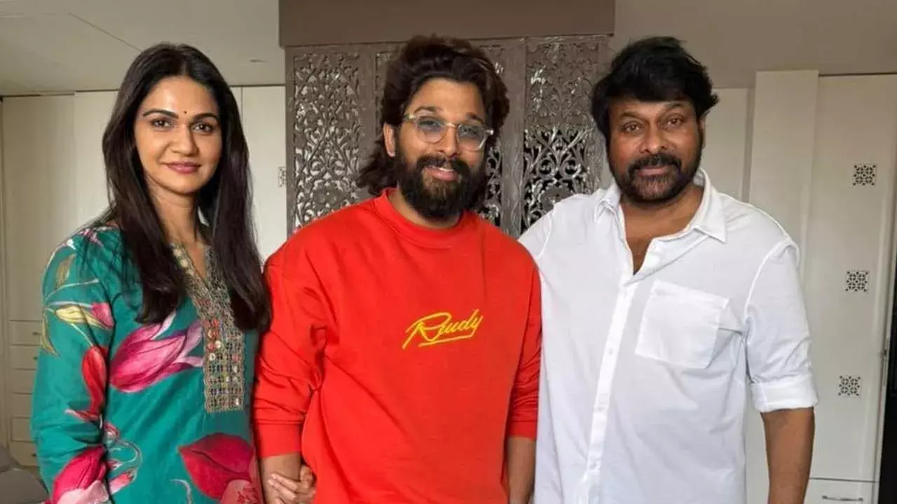 Allu Arjun Family : చిరంజీవి, నాగబాబుతో అల్లు అర్జున్-స్నేహా రెడ్డి ఏం మాట్లాడారంటే? Allu Arjun Family : చిరంజీవి, నాగబాబుతో అల్లు అర్జున్-స్నేహా రెడ్డి ఏం మాట్లాడారంటే?