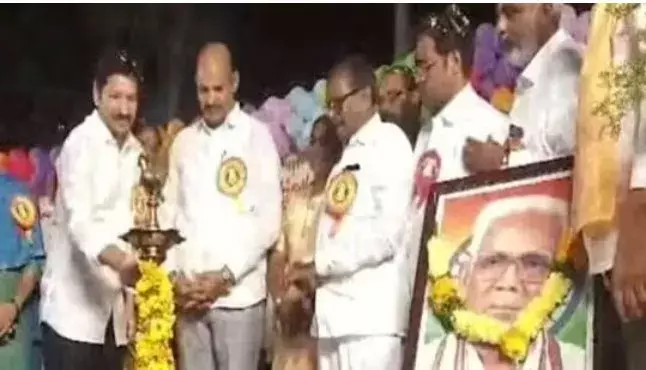 TDP: జోగీతో టీడీపీ జోడీ.. భగ్గుమన్న శ్రేణులు TDP: జోగీతో టీడీపీ జోడీ.. భగ్గుమన్న శ్రేణులు