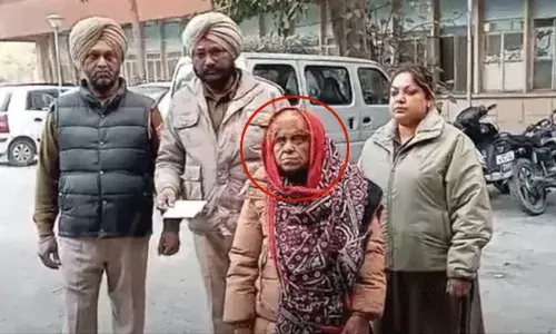 ట్రావెల్ ఏజెంట్ చేతిలో మోసపోయి 22 ఏళ్ల తర్వాత పాక్ నుంచి ముంబైకి.. ట్రావెల్ ఏజెంట్ చేతిలో మోసపోయి 22 ఏళ్ల తర్వాత పాక్ నుంచి ముంబైకి..