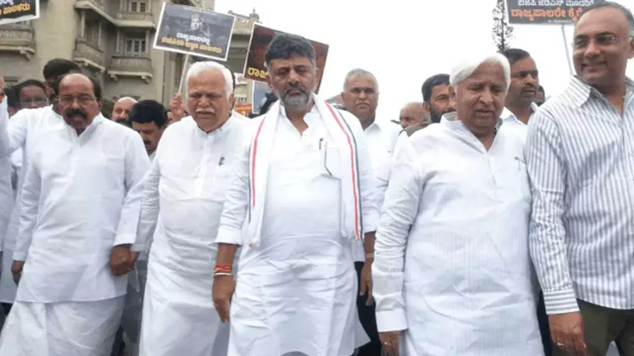 TG : చలో రాజ్ భవన్.. నిరసనలో అధికార పార్టీ నేతల హల్చల్ TG : చలో రాజ్ భవన్.. నిరసనలో అధికార పార్టీ నేతల హల్చల్