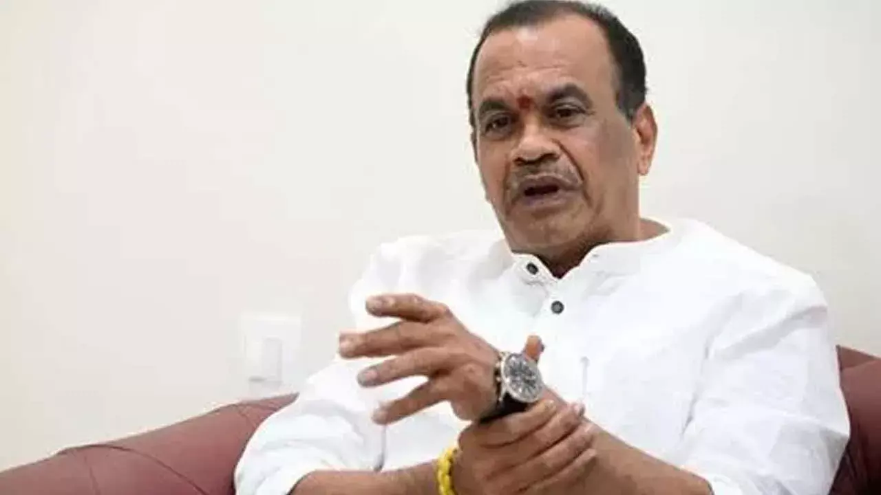 Minister Komatireddy : నాలుగేండ్లలో ఆర్ఆర్ఆర్ పూర్తి : మంత్రి కోమటిరెడ్డి Minister Komatireddy : నాలుగేండ్లలో ఆర్ఆర్ఆర్ పూర్తి : మంత్రి కోమటిరెడ్డి