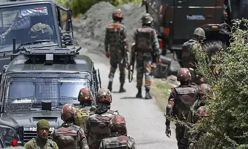 జమ్మూకశ్మీర్లో ఎన్కౌంటర్.. ఐదుగురు ఉగ్రవాదులు మృతి, ఇద్దరు జవాన్లకు గాయాలు.. జమ్మూకశ్మీర్లో ఎన్కౌంటర్.. ఐదుగురు ఉగ్రవాదులు మృతి, ఇద్దరు జవాన్లకు గాయాలు..