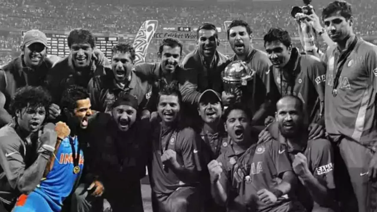 Virat Kohli : కోహ్లీ ఒక్కడే మిగిలాడు.. ఫొటో వైరల్ Virat Kohli : కోహ్లీ ఒక్కడే మిగిలాడు.. ఫొటో వైరల్