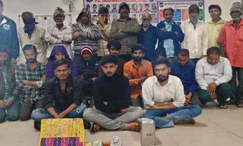 Betting Racket : బెట్టింగ్ రాకెట్ గుట్టురట్టు .. 24 మంది అరెస్ట్