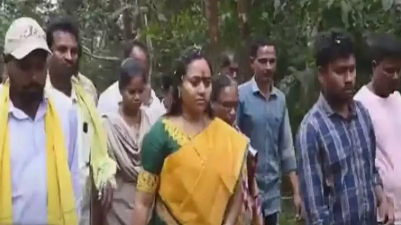 MLA Sireesha : నక్సల్స్ ప్రభావిత ప్రాంతాల్లో ఎమ్మెల్యే శిరీష పర్యటన MLA Sireesha : నక్సల్స్ ప్రభావిత ప్రాంతాల్లో ఎమ్మెల్యే శిరీష పర్యటన