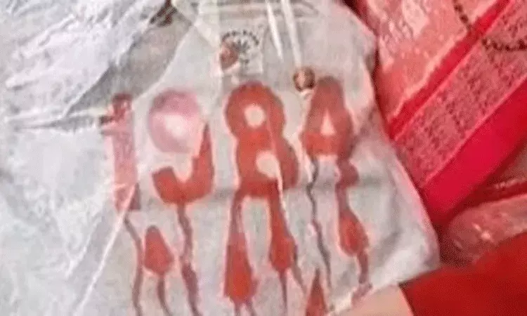 నిన్న కాంగ్రెస్ ఎంపీ, నేడు బీజేపీ ఎంపీ.. బ్యాగులతో పార్లమెంటులోకి నిన్న కాంగ్రెస్ ఎంపీ, నేడు బీజేపీ ఎంపీ.. బ్యాగులతో పార్లమెంటులోకి