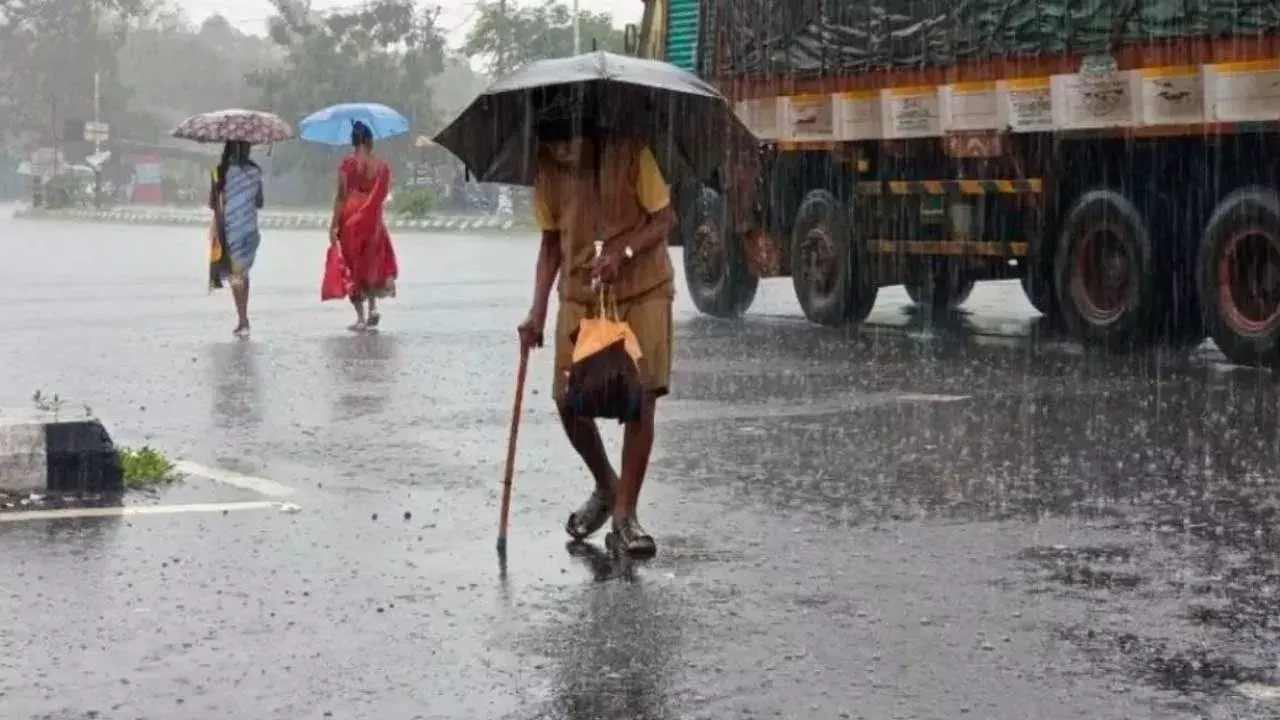 AP Heavy Rains : ఏపీలో మరో రెండు రోజులు వర్షాలు AP Heavy Rains : ఏపీలో మరో రెండు రోజులు వర్షాలు