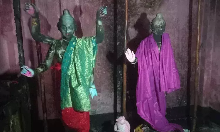 Bangladesh: హిందూ దేవాలయాలపై ఆగని దాడులు.. ఎనిమిది విగ్రహాలు ధ్వంసం Bangladesh: హిందూ దేవాలయాలపై ఆగని దాడులు.. ఎనిమిది విగ్రహాలు ధ్వంసం