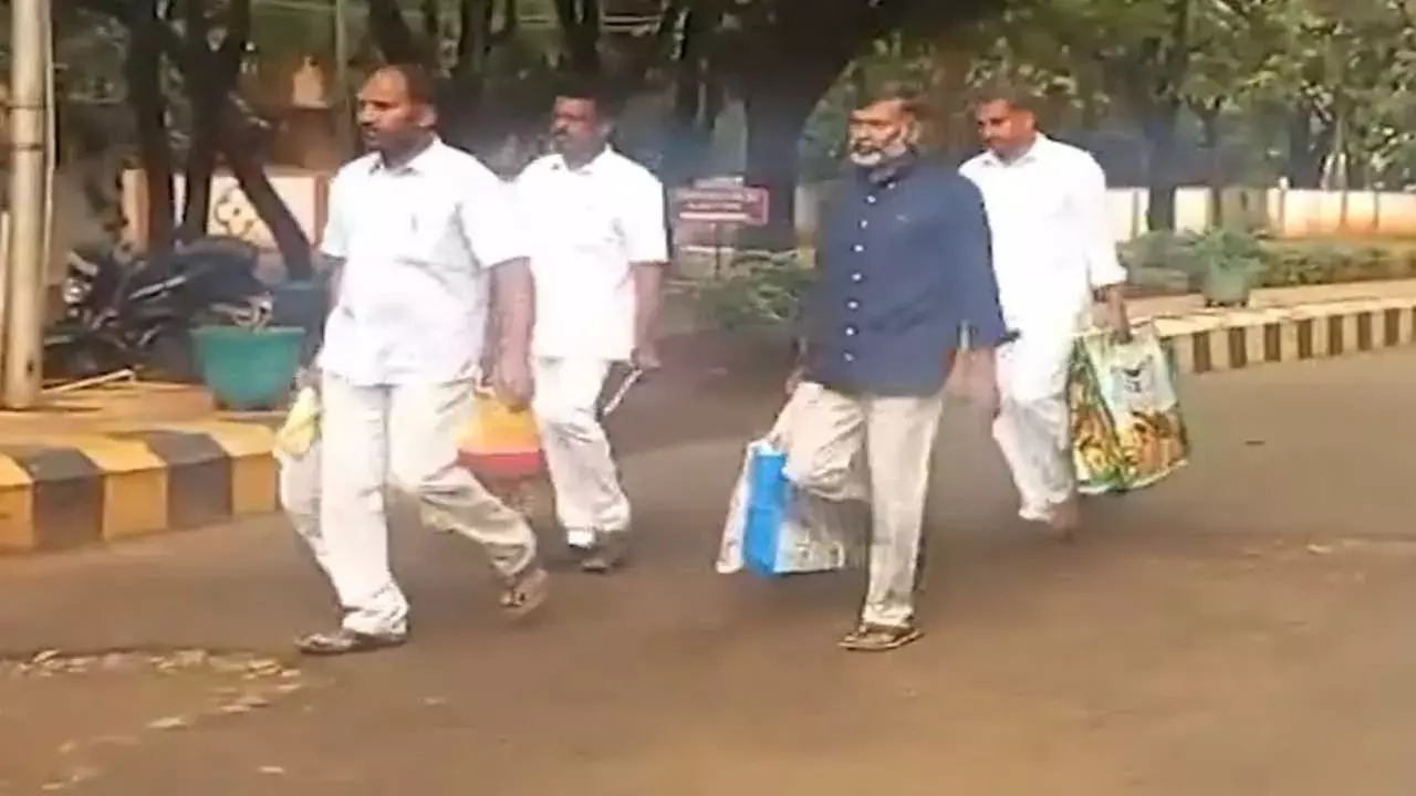 AP : పరిటాల రవి మర్డర్ కేసు నిందితులు విడుదల