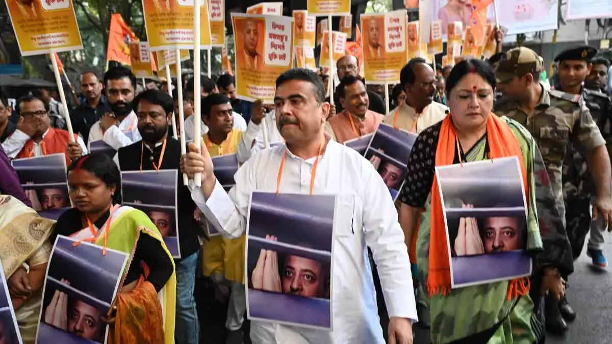 Save Bangladeshi Hindus: హిందూయేతర బంగ్లాదేశీయులకు వైద్యం అందించడం లేదు.. Save Bangladeshi Hindus: హిందూయేతర బంగ్లాదేశీయులకు వైద్యం అందించడం లేదు..