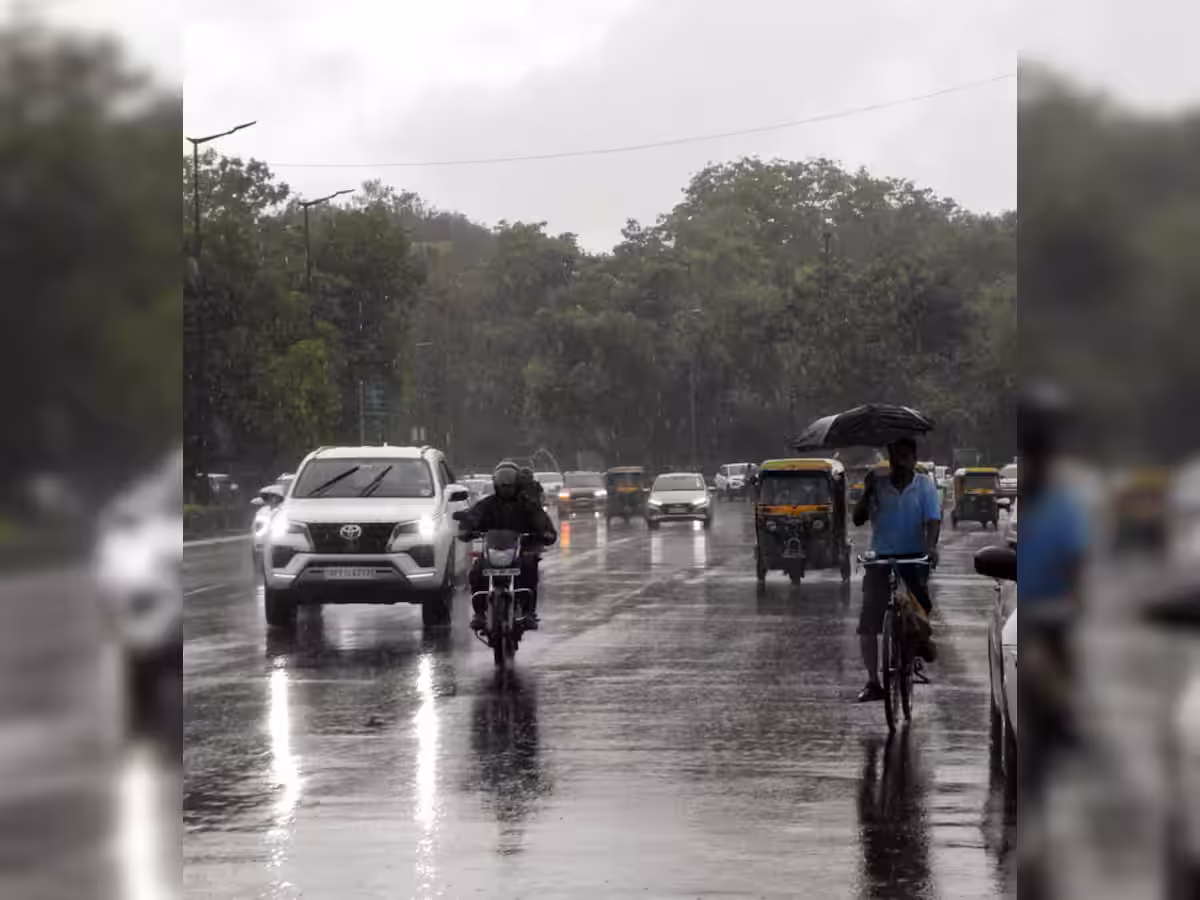 AP Rains: 4 రోజుల పాటు ఏపీకి భారీ వర్ష సూచన..ఒడ్డుకే పరిమితమైన పడవలు AP Rains: 4 రోజుల పాటు ఏపీకి భారీ వర్ష సూచన..ఒడ్డుకే పరిమితమైన పడవలు