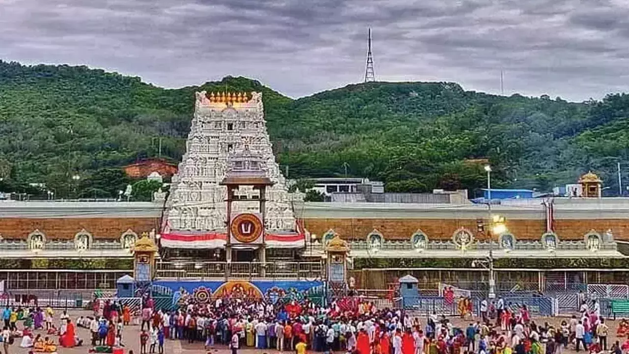 TTD : తిరుమల శ్రీవారి దర్శనానికి 16 గంటల టైమ్ TTD : తిరుమల శ్రీవారి దర్శనానికి 16 గంటల టైమ్
