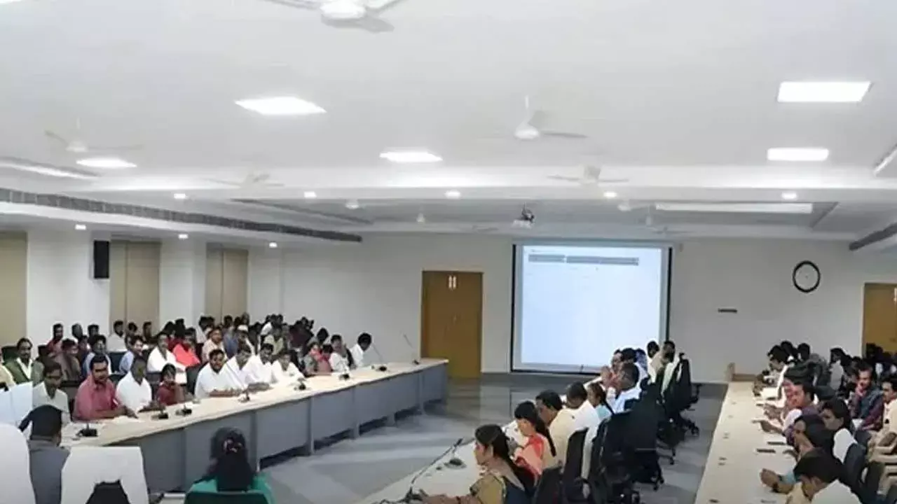 TG : ఇందిరమ్మ ఇళ్లు.. కలెక్టర్లకు కీలక ఆదేశాలు TG : ఇందిరమ్మ ఇళ్లు.. కలెక్టర్లకు కీలక ఆదేశాలు