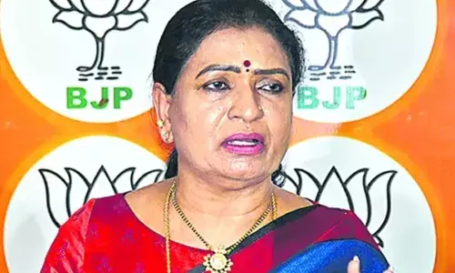 MP DK Aruna : బన్నీ పట్ల సీఎం దారుణంగా వ్యవహరిస్తున్నారు : ఎంపీ డీకే అరుణ MP DK Aruna : బన్నీ పట్ల సీఎం దారుణంగా వ్యవహరిస్తున్నారు : ఎంపీ డీకే అరుణ