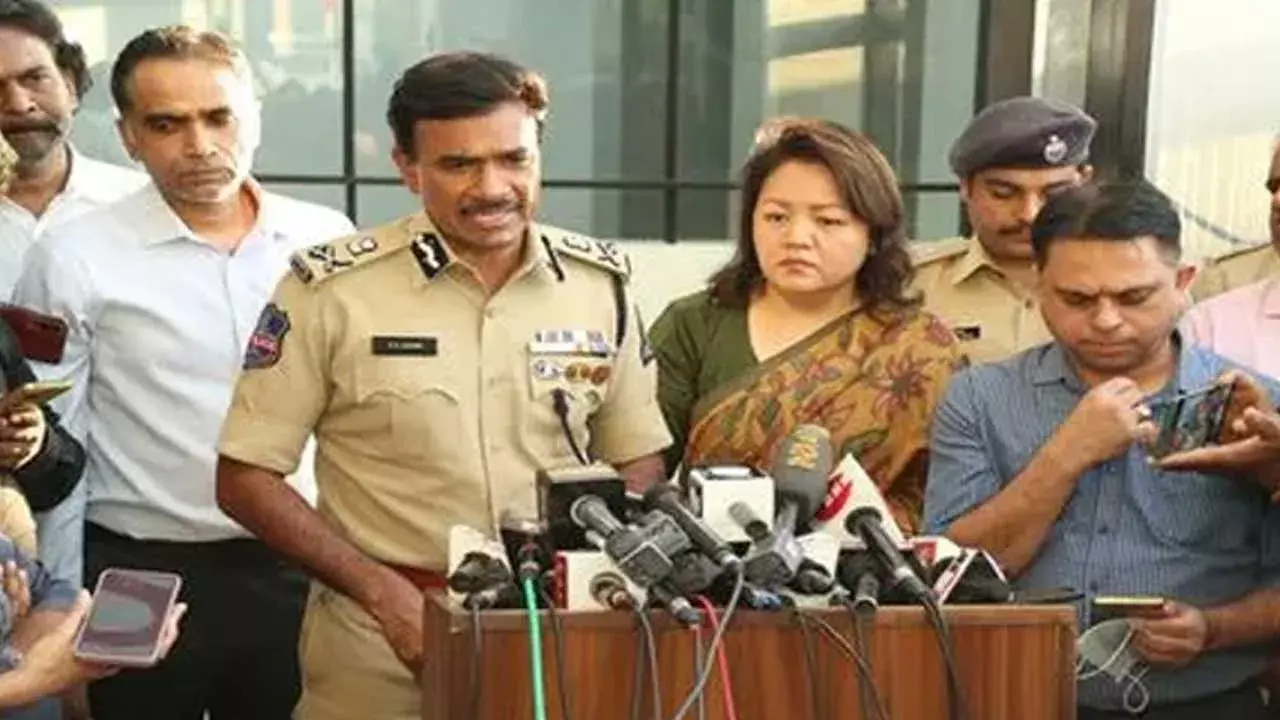 Hyderabad City Police : తప్పుడు పోస్టులను సహించం ..హైదరాబాద్ సిటీ పోలీస్ వార్నింగ్ Hyderabad City Police : తప్పుడు పోస్టులను సహించం ..హైదరాబాద్ సిటీ పోలీస్ వార్నింగ్