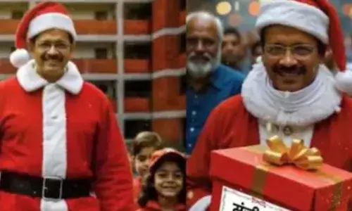 Delhi Former CM : శాంతాక్లాజ్ గా ఢిల్లీ మాజీ సీఎం కేజ్రివాల్