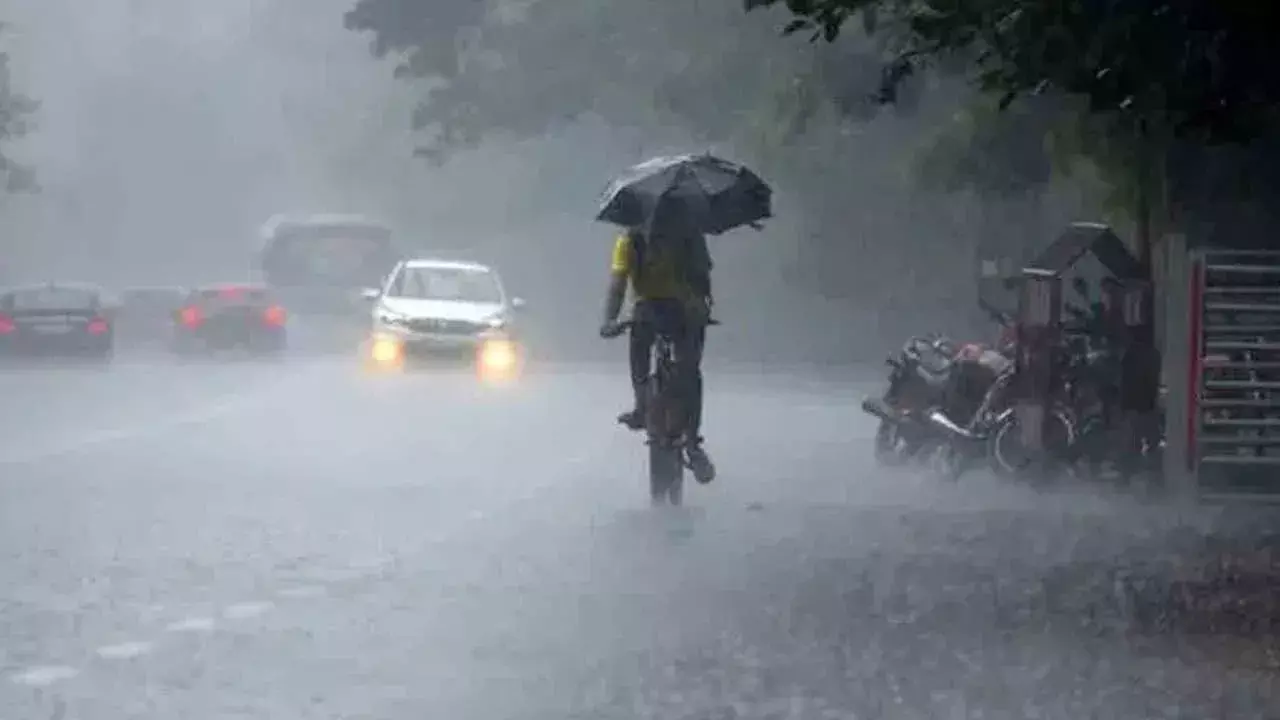 TG : బంగాళాఖాతంలో అల్పపీడనం.. తెలంగాణలో వర్షాలు TG : బంగాళాఖాతంలో అల్పపీడనం.. తెలంగాణలో వర్షాలు