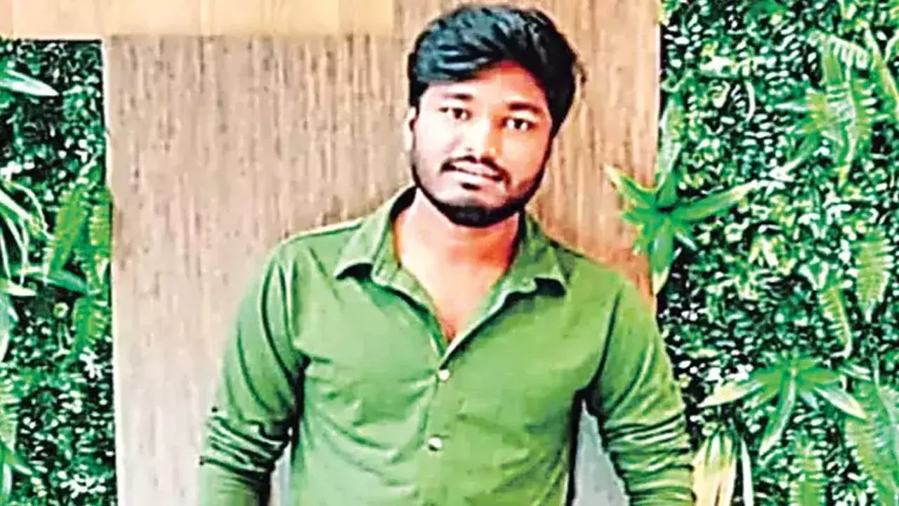 Young Man Heart Attack :  క్రికెట్ ఆడుతూ గుండెపోటుతో యువకుడి మృతి Young Man Heart Attack :  క్రికెట్ ఆడుతూ గుండెపోటుతో యువకుడి మృతి