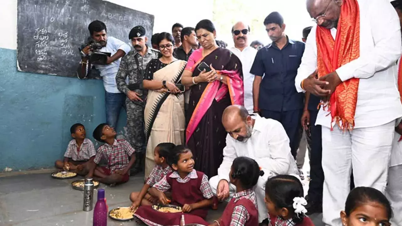 Bandi Sanjay Kumar : వెనుకబడిన ప్రాంతాల అభివృద్ధే లక్ష్యం : బండి సంజయ్ Bandi Sanjay Kumar : వెనుకబడిన ప్రాంతాల అభివృద్ధే లక్ష్యం : బండి సంజయ్