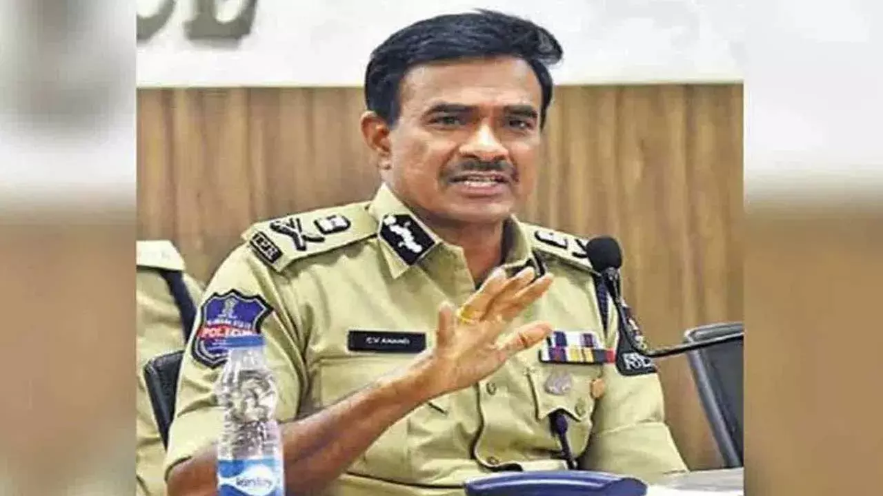 CP CV Anand : తప్పు నాదైతే హోంగార్డుకైనా సారీ చెబుతా.. సీపీ సీవీ ఆనంద్ వైరల్ ట్వీట్