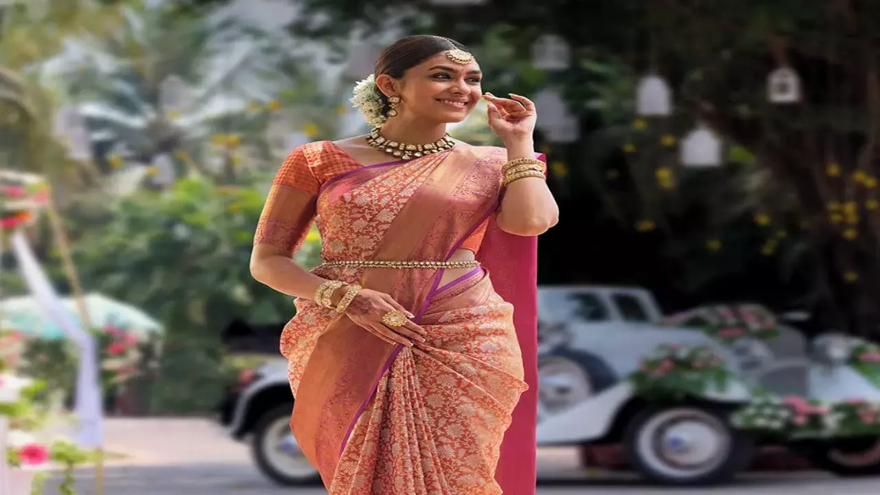 Actor Mrunal Thakur : మృణాల్ మెరుపుల్ Actor Mrunal Thakur : మృణాల్ మెరుపుల్