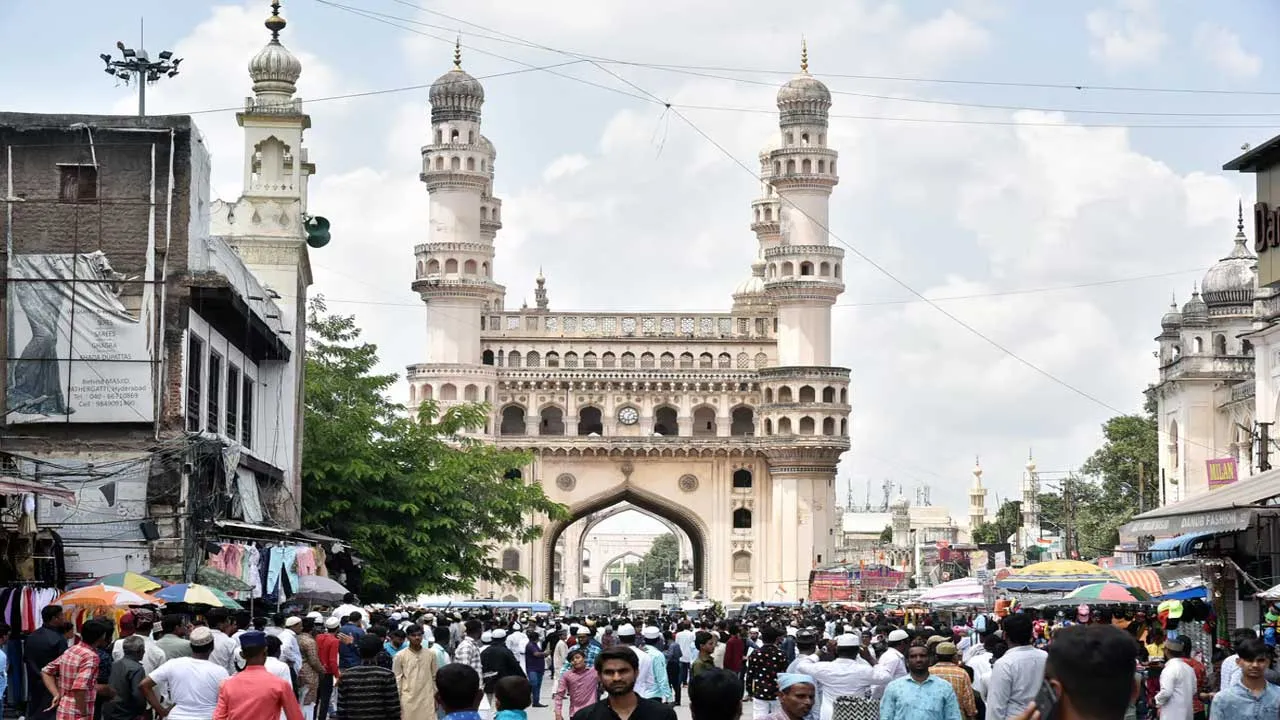 Hyderabad : ఓల్డ్ సిటీలో ఉద్రిక్తత.. బీజేపీ, మజ్లిస్ మధ్య గొడవ Hyderabad : ఓల్డ్ సిటీలో ఉద్రిక్తత.. బీజేపీ, మజ్లిస్ మధ్య గొడవ