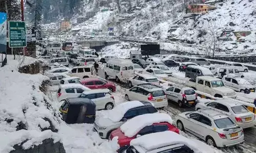 Himachal Pradesh : హిమాచల్ లో మంచు వర్షం.. 4 రోజులు ఇదే పరిస్థితి Himachal Pradesh : హిమాచల్ లో మంచు వర్షం.. 4 రోజులు ఇదే పరిస్థితి
