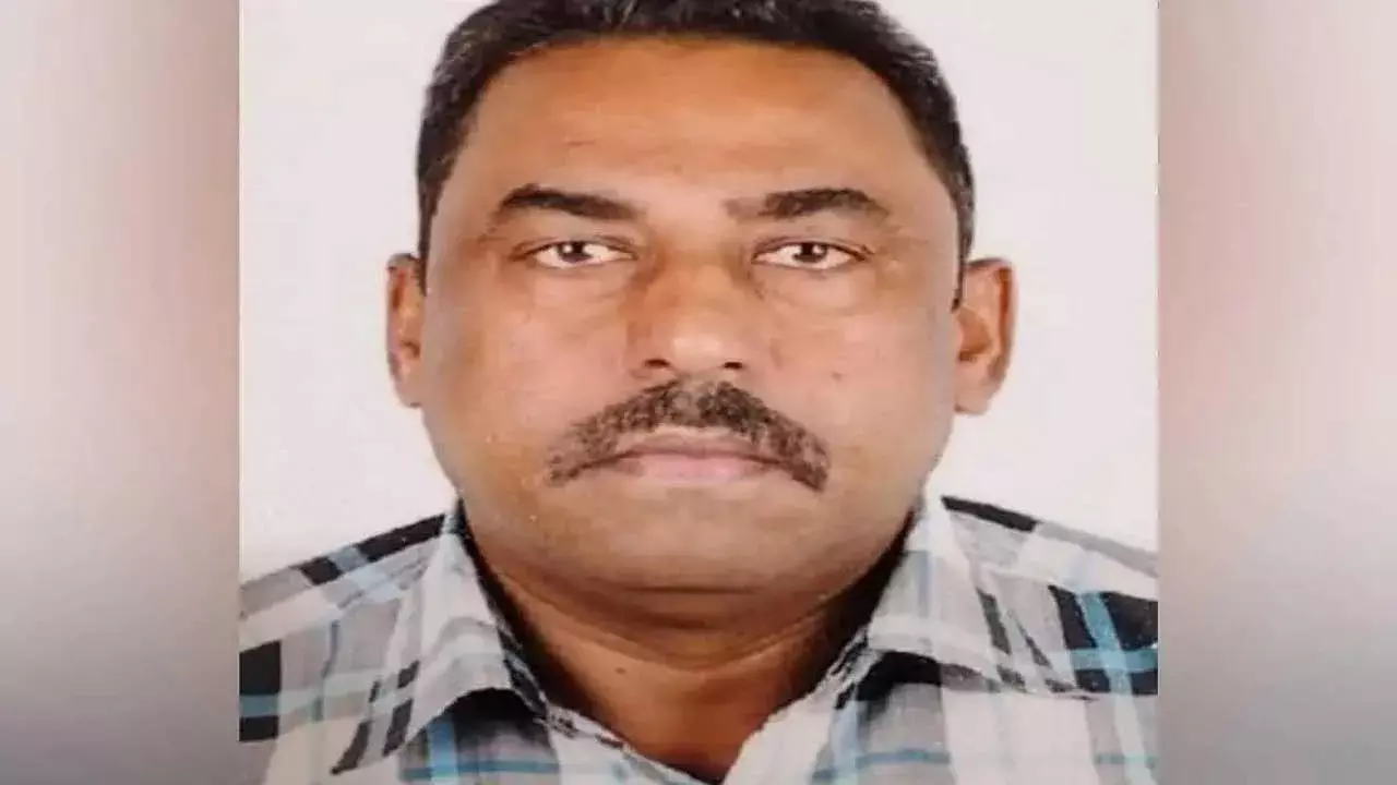 Hyderabad : లాటరీలో రెండు కోట్లు.. జాక్ పాట్ కొట్టిన వాచ్ మన్ రాజమల్లయ్య Hyderabad : లాటరీలో రెండు కోట్లు.. జాక్ పాట్ కొట్టిన వాచ్ మన్ రాజమల్లయ్య
