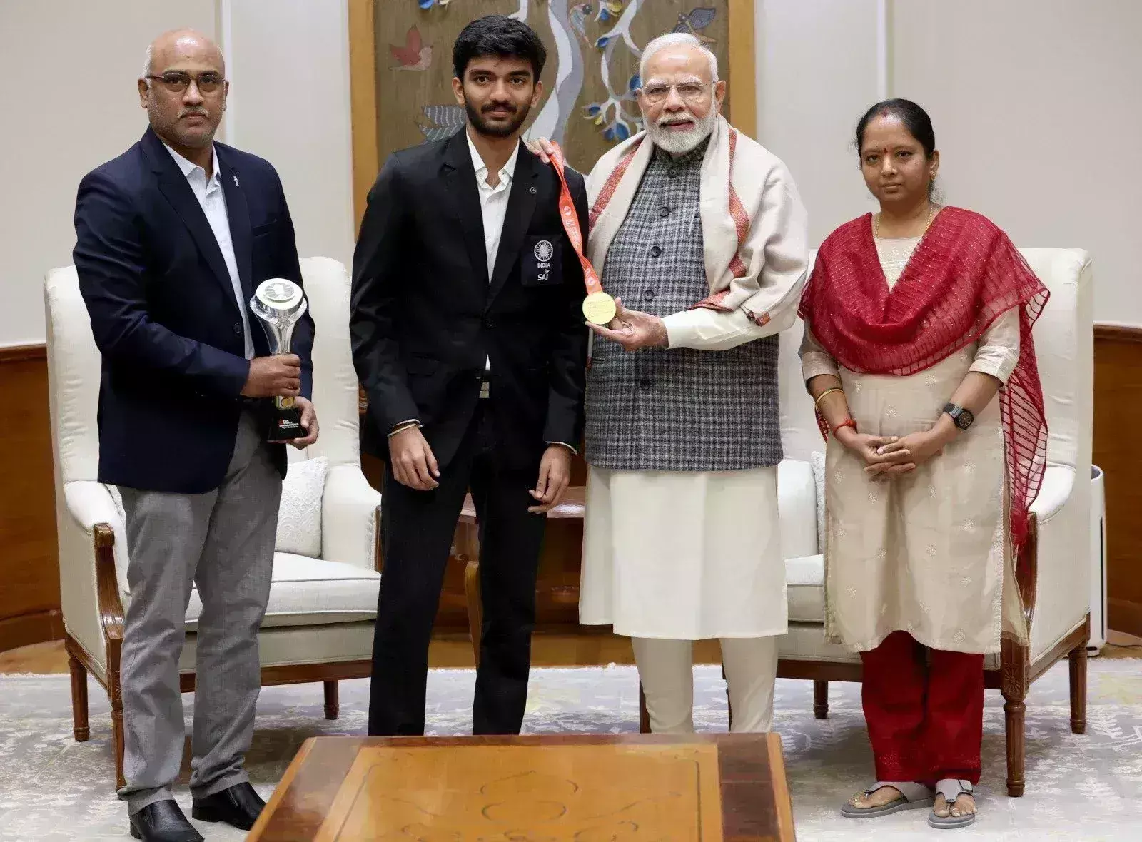 D.Gukesh: చెస్ బోర్డును మోదీకి గిఫ్ట్ చేసిన చెస్ ఛాంపియన్ గుకేశ్ ! D.Gukesh: చెస్ బోర్డును మోదీకి గిఫ్ట్ చేసిన చెస్ ఛాంపియన్ గుకేశ్ !