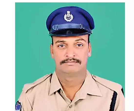 sucide: వేర్వేరు ఘటనల్లో ఇద్దరు కానిస్టేబుళ్ల ఆత్మహత్య sucide: వేర్వేరు ఘటనల్లో ఇద్దరు కానిస్టేబుళ్ల ఆత్మహత్య