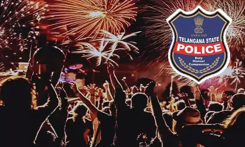 New Year Celebrations : మొదలైన న్యూ ఇయర్ వేడుకలు.. హైదరాబాద్లో హై అలర్ట్ New Year Celebrations : మొదలైన న్యూ ఇయర్ వేడుకలు.. హైదరాబాద్లో హై అలర్ట్