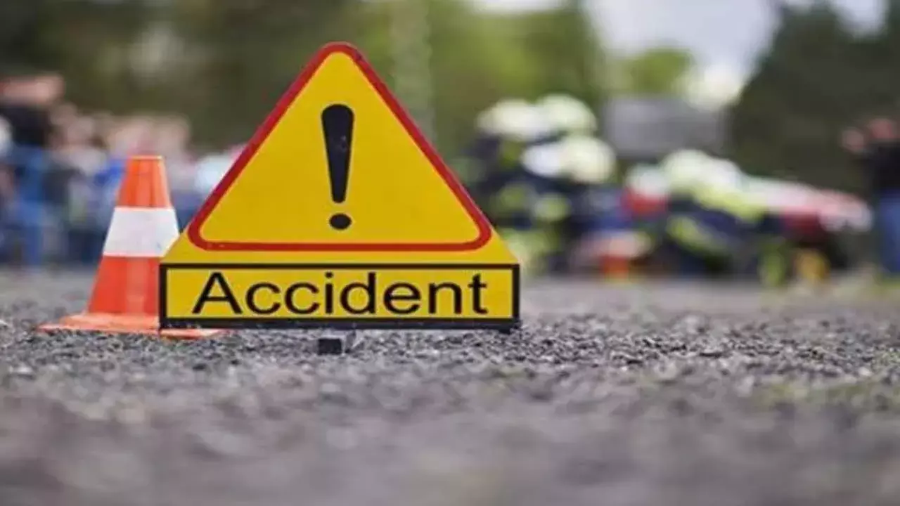 Car Accident : ఖమ్మంలో కారు బీభత్సం Car Accident : ఖమ్మంలో కారు బీభత్సం
